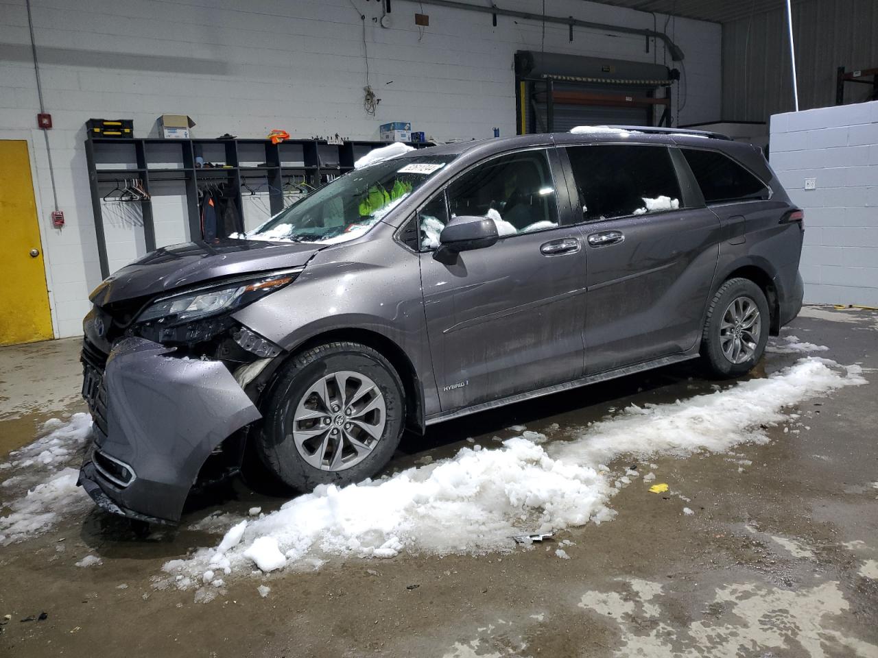 2021 Toyota Sienna - Image 1