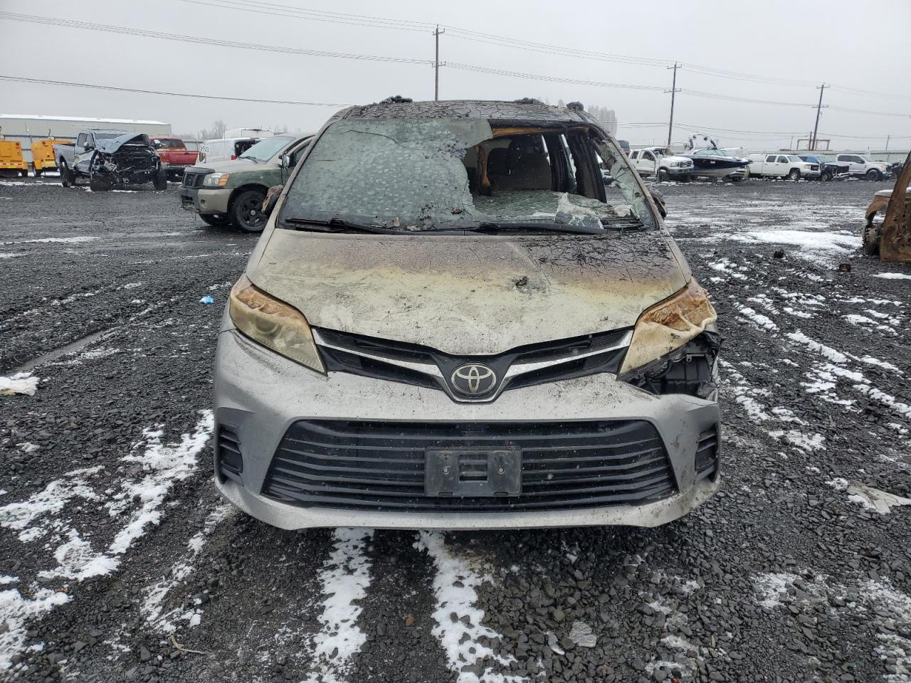 2018 Toyota Sienna - Image 5