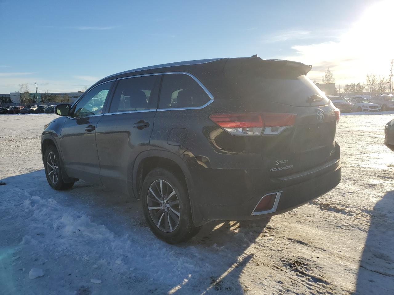 2019 Toyota Highlander - Image 2