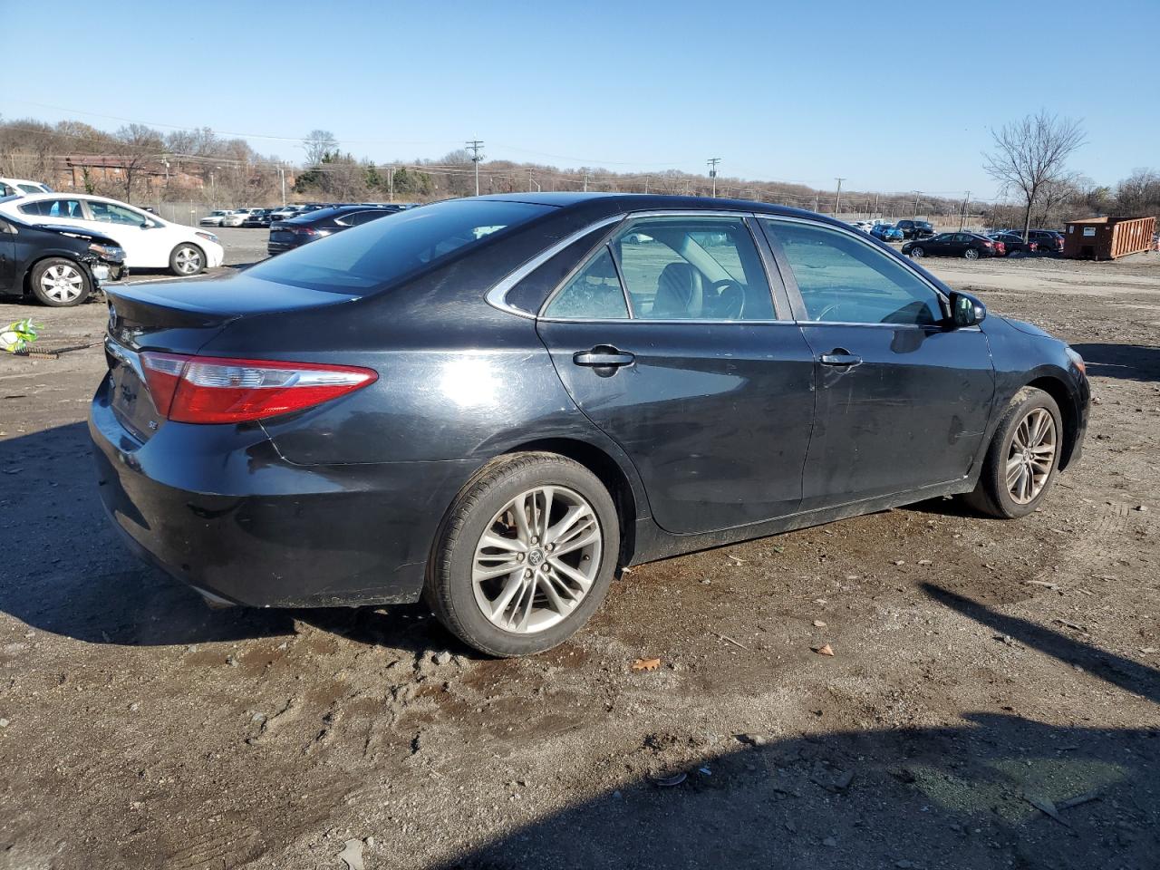 VIN 4T1BF1FK2GU585670 2016 TOYOTA CAMRY no.3