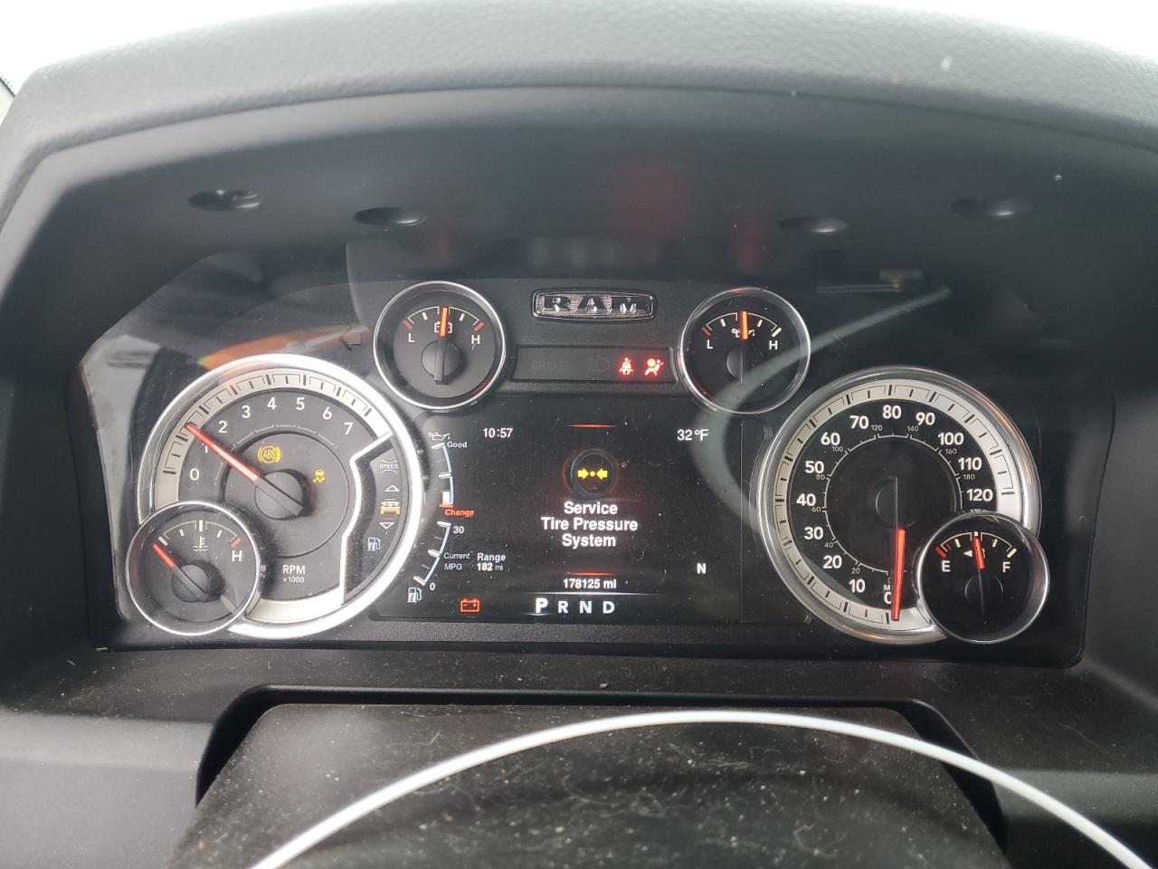 2016 RAM 1500 - Image 9