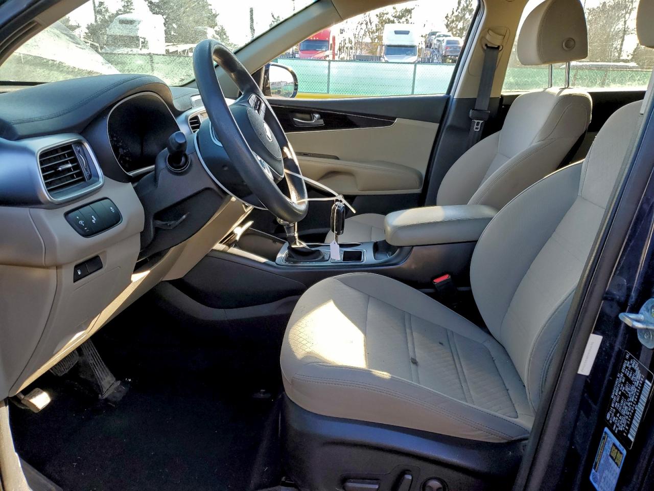 2019 Kia Sorento Lx VIN: 5XYPGDA58KG530662 Lot: 94803875