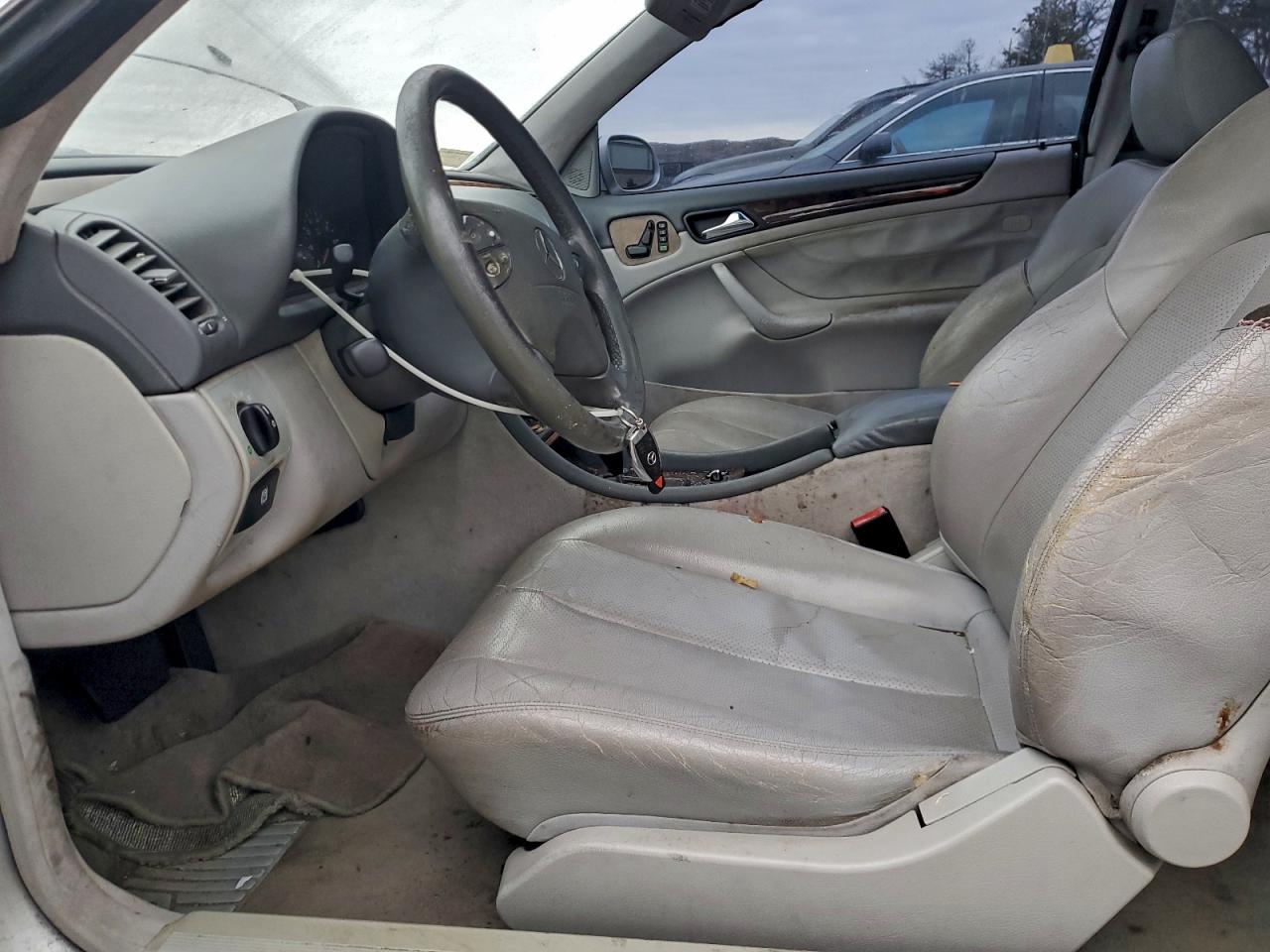 2001 Mercedes-Benz Clk 320 VIN: WDBLJ65G11T086467 Lot: 95892255