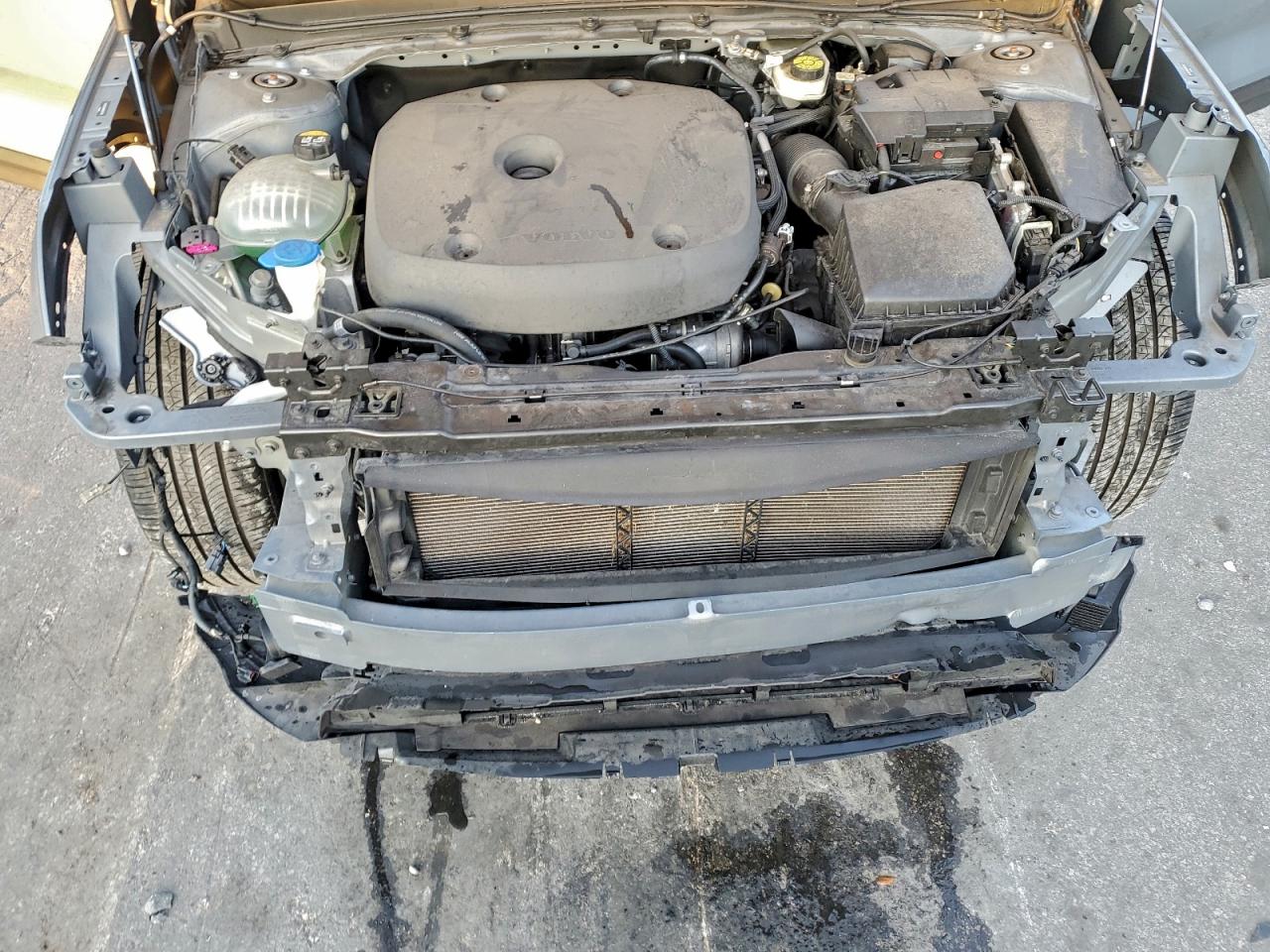 2022 Volvo Xc40 T5 R-Design VIN: YV4162UM4N2647943 Lot: 95438755