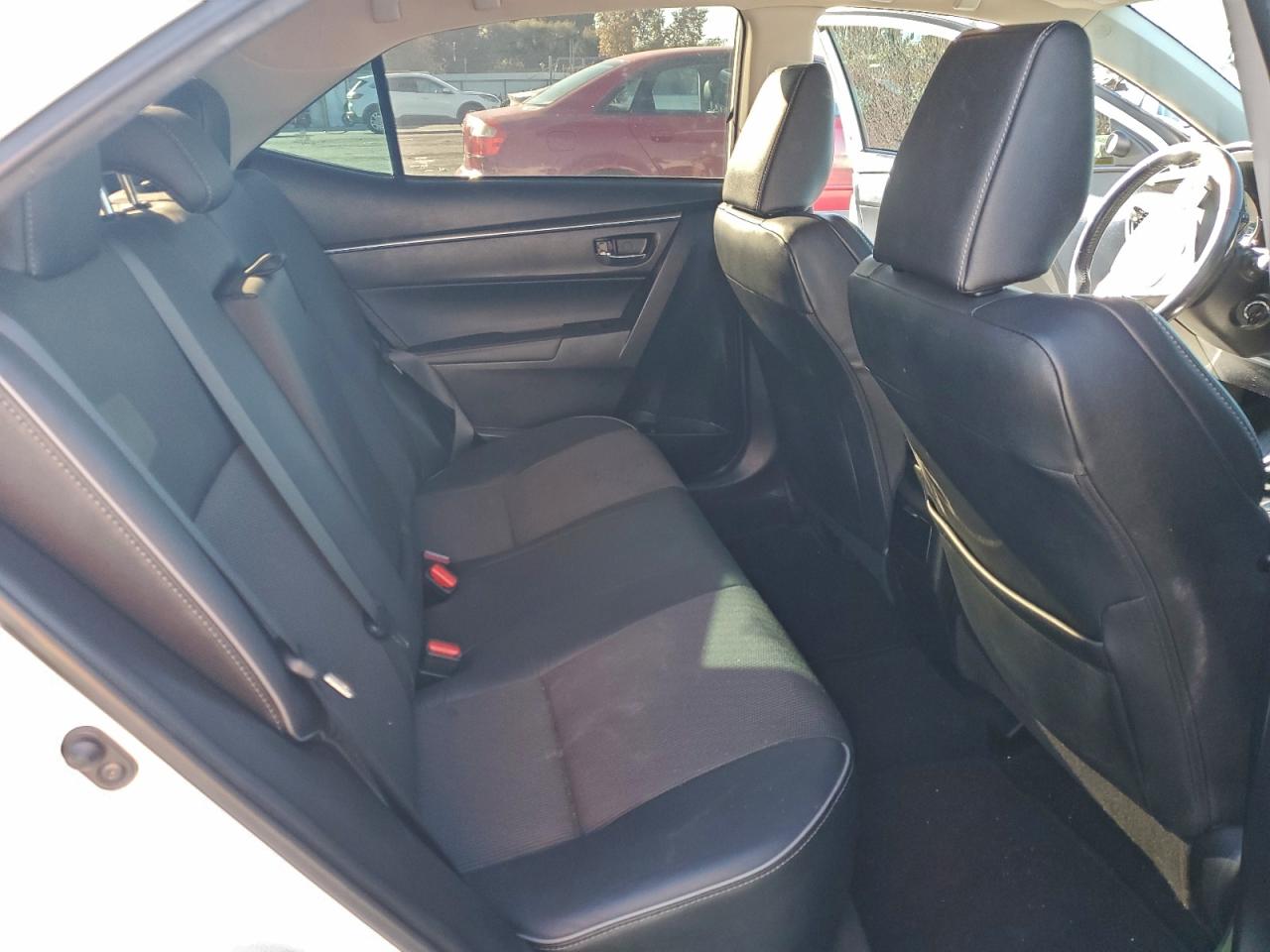 2015 Toyota Corolla L VIN: 5YFBURHE3FP196614 Lot: 96185295