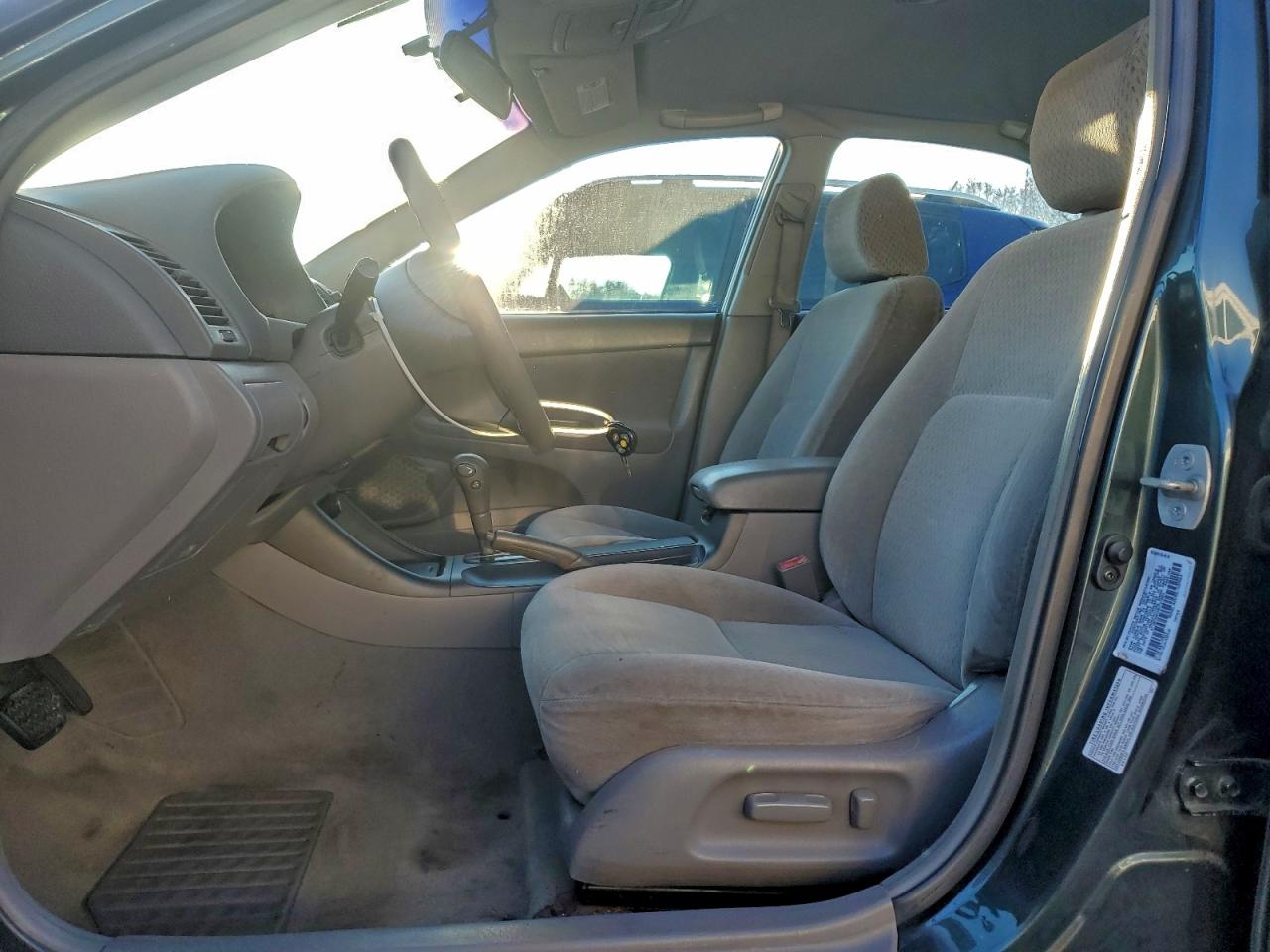 2003 Toyota Camry Le VIN: 4T1BE32K03U721664 Lot: 96303675