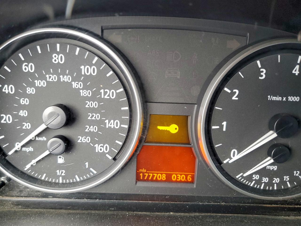 Фото: WBAVD33506KV64678