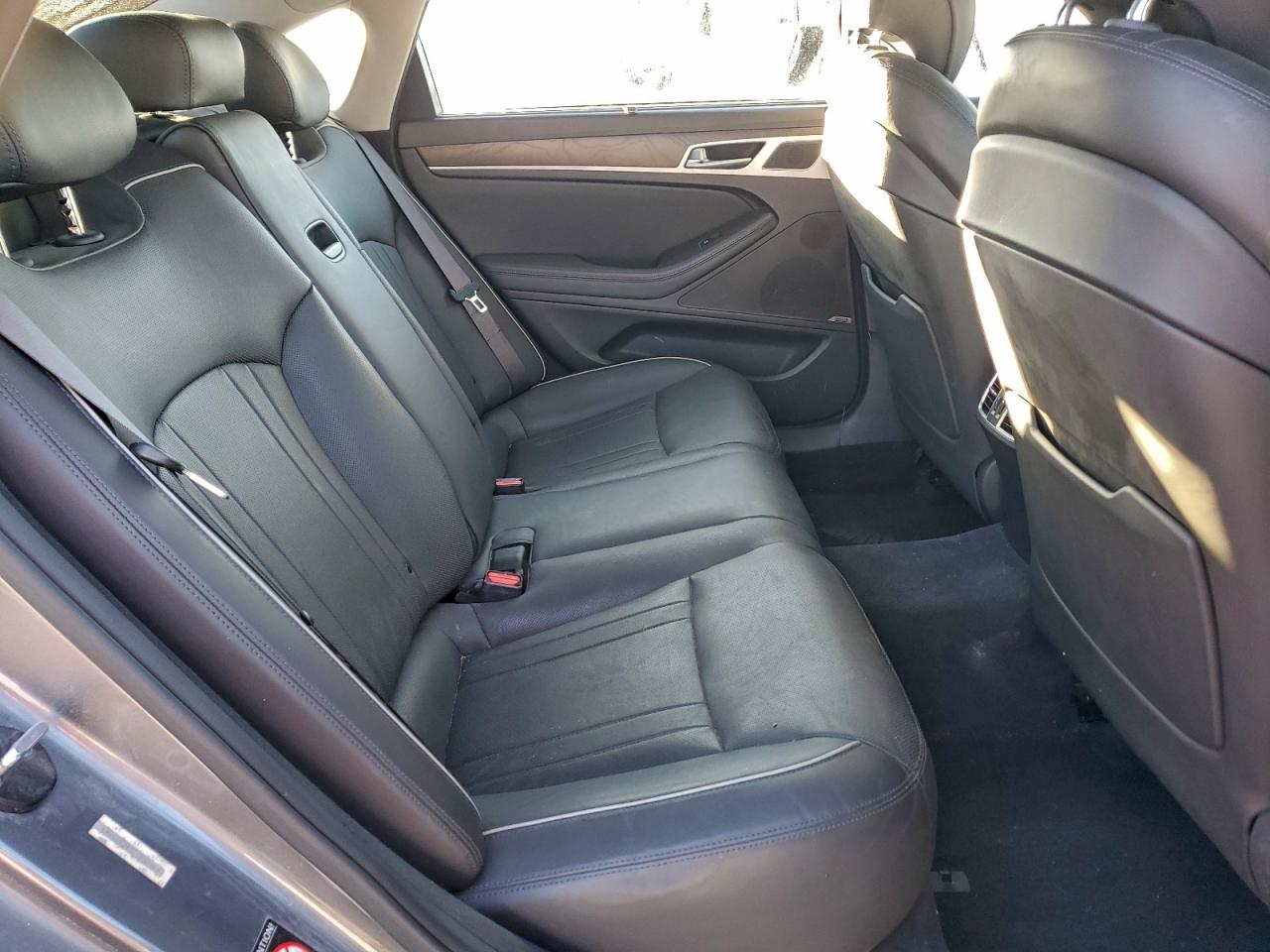 2015 Hyundai Genesis 3.8L VIN: KMHGN4JE5FU057048 Lot: 97163585