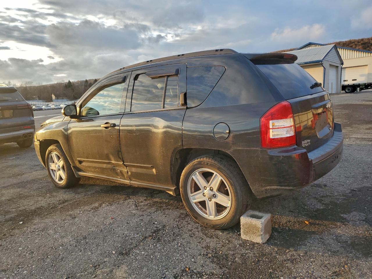 2008 Jeep Compass Sport VIN: 1J8FT47018D775967 Lot: 98010195