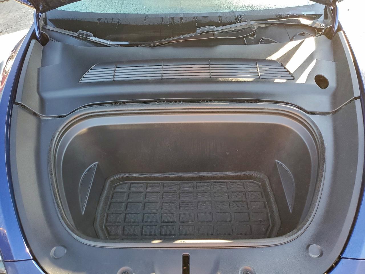 2023 Tesla Model Y VIN: 7SAYGDEE6PA058975 Lot: 95994245