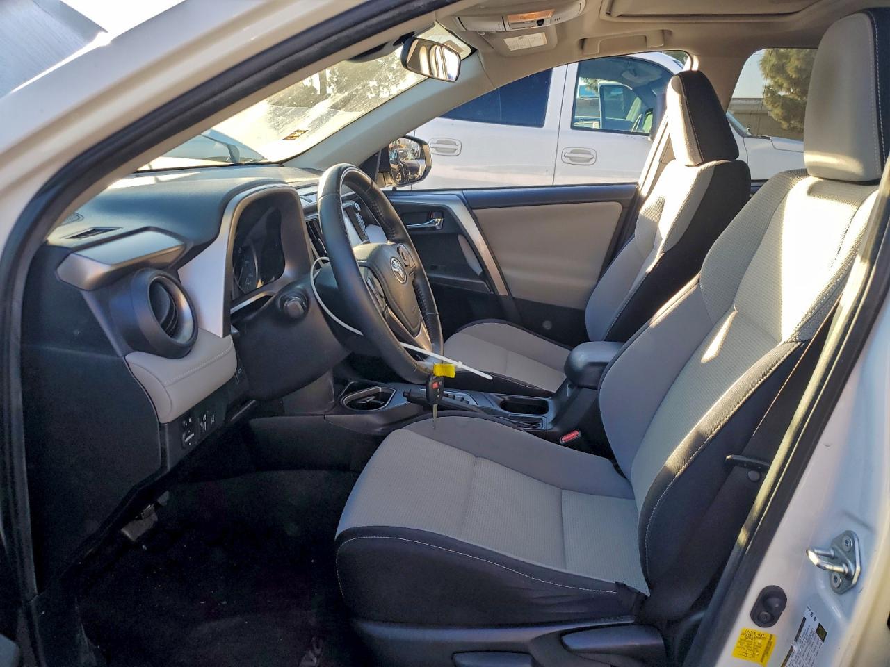 2017 Toyota Rav4 Xle VIN: JTMWFREV5HJ104555 Lot: 96308225