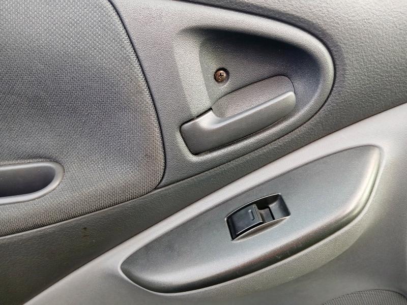 2002 TOYOTA YARIS GS 