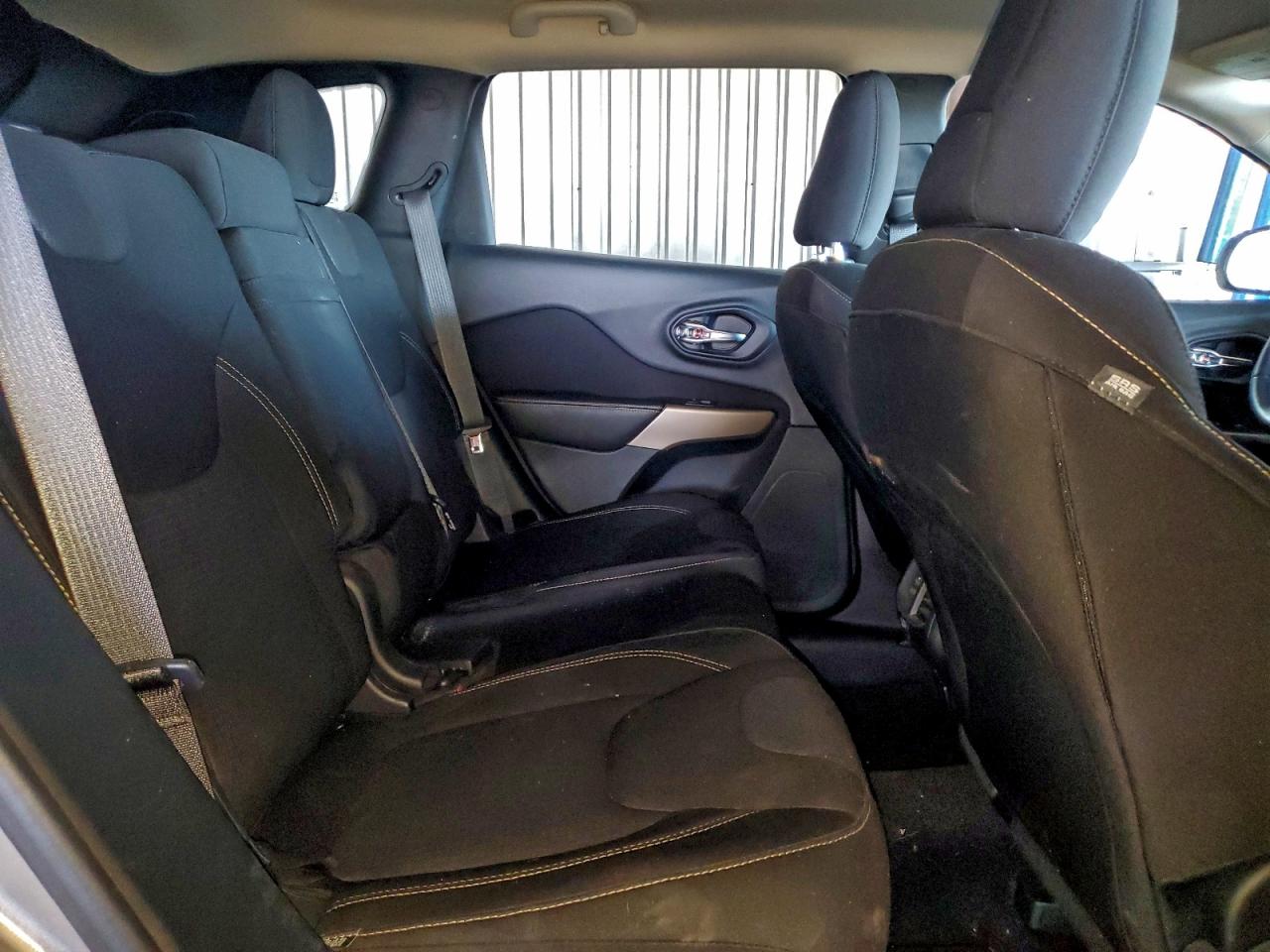 2017 Jeep Cherokee Latitude VIN: 1C4PJMCS1HW606397 Lot: 95024775