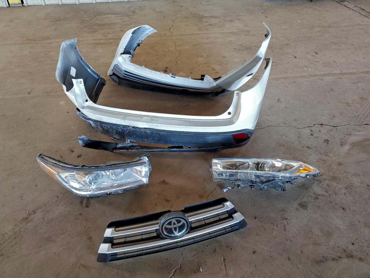 2019 Toyota Highlander Le VIN: 5TDZZRFH1KS329465 Lot: 94925345