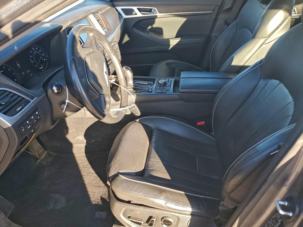 2015 Hyundai Genesis 3.8L VIN: KMHGN4JE5FU057048 Lot: 97163585