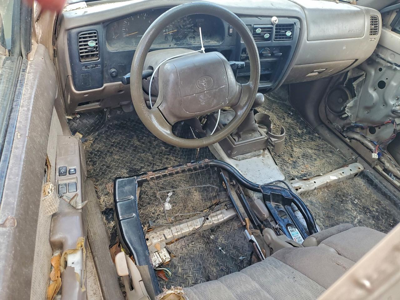 1998 Toyota Tacoma Xtracab VIN: 4TAVL52N9WZ018435 Lot: 94808945