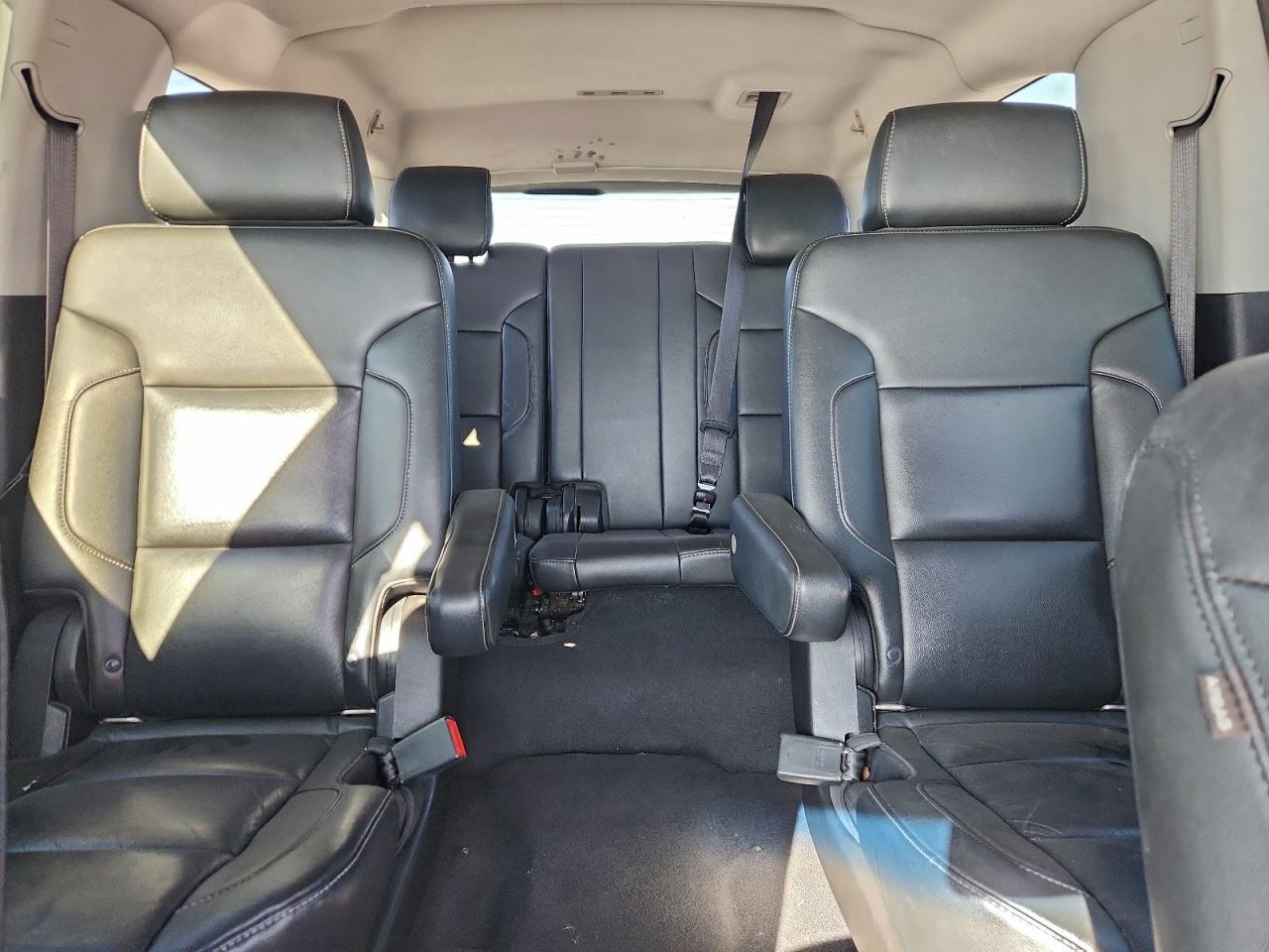 2019 Chevrolet Suburban K1500 Lt VIN: 1GNSKHKC0KR220768 Lot: 95760125