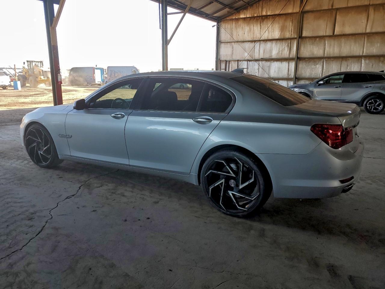 Фото: WBAKB8C58BC851521