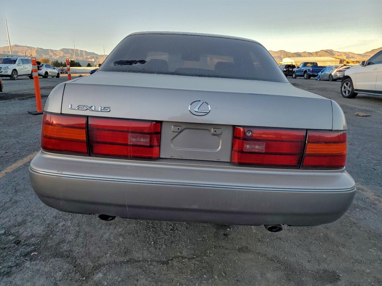 1994 Lexus Ls 400 VIN: JT8UF11E1R0197904 Lot: 94305295