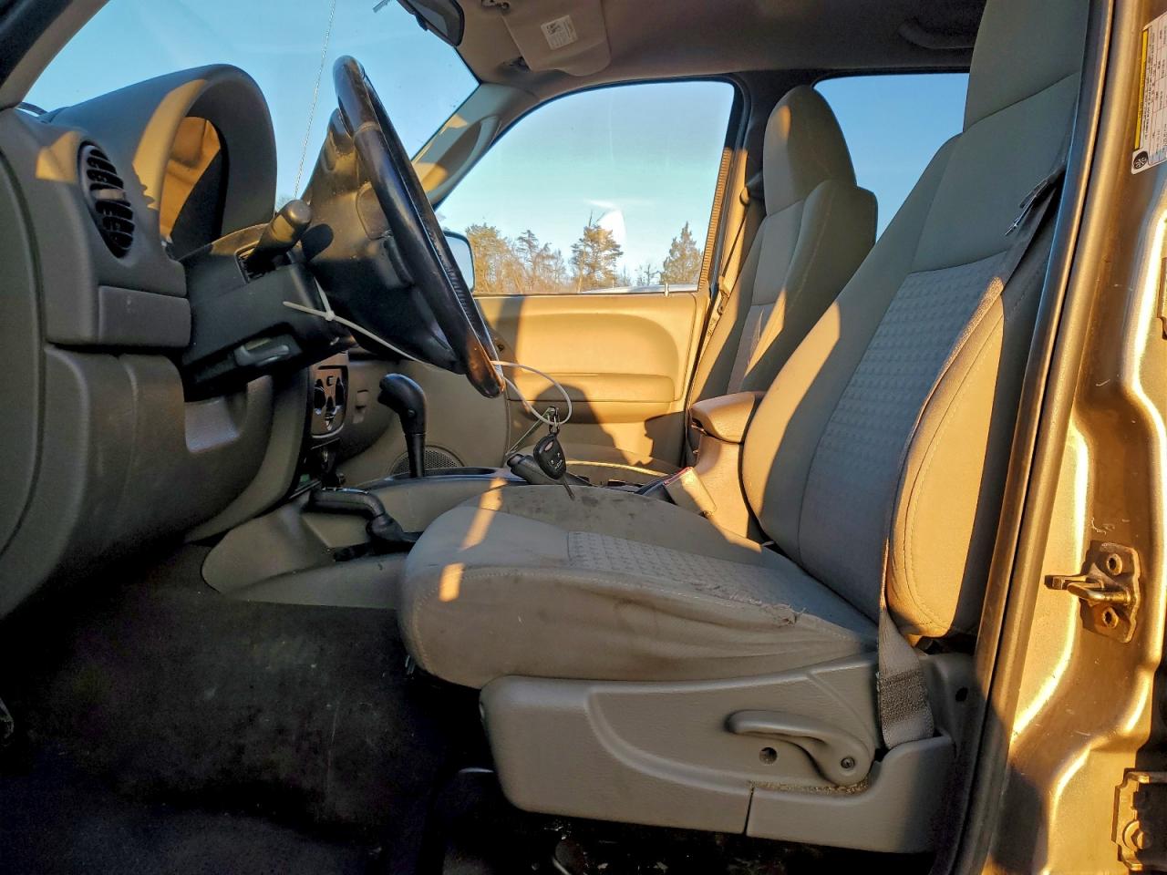 2005 Jeep Liberty Sport VIN: 1J4GL48K15W706590 Lot: 95467135