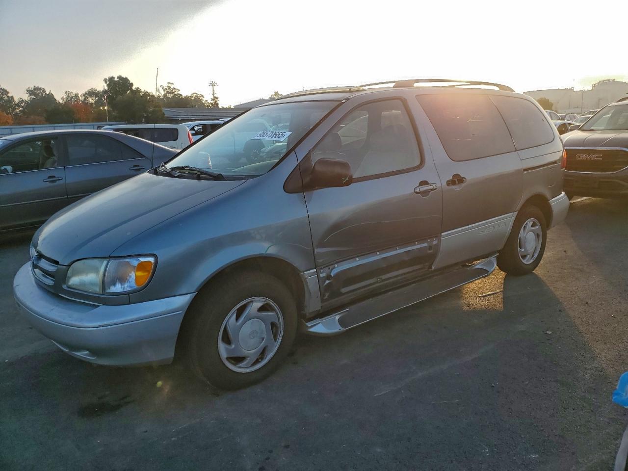 2000 Toyota Sienna Le