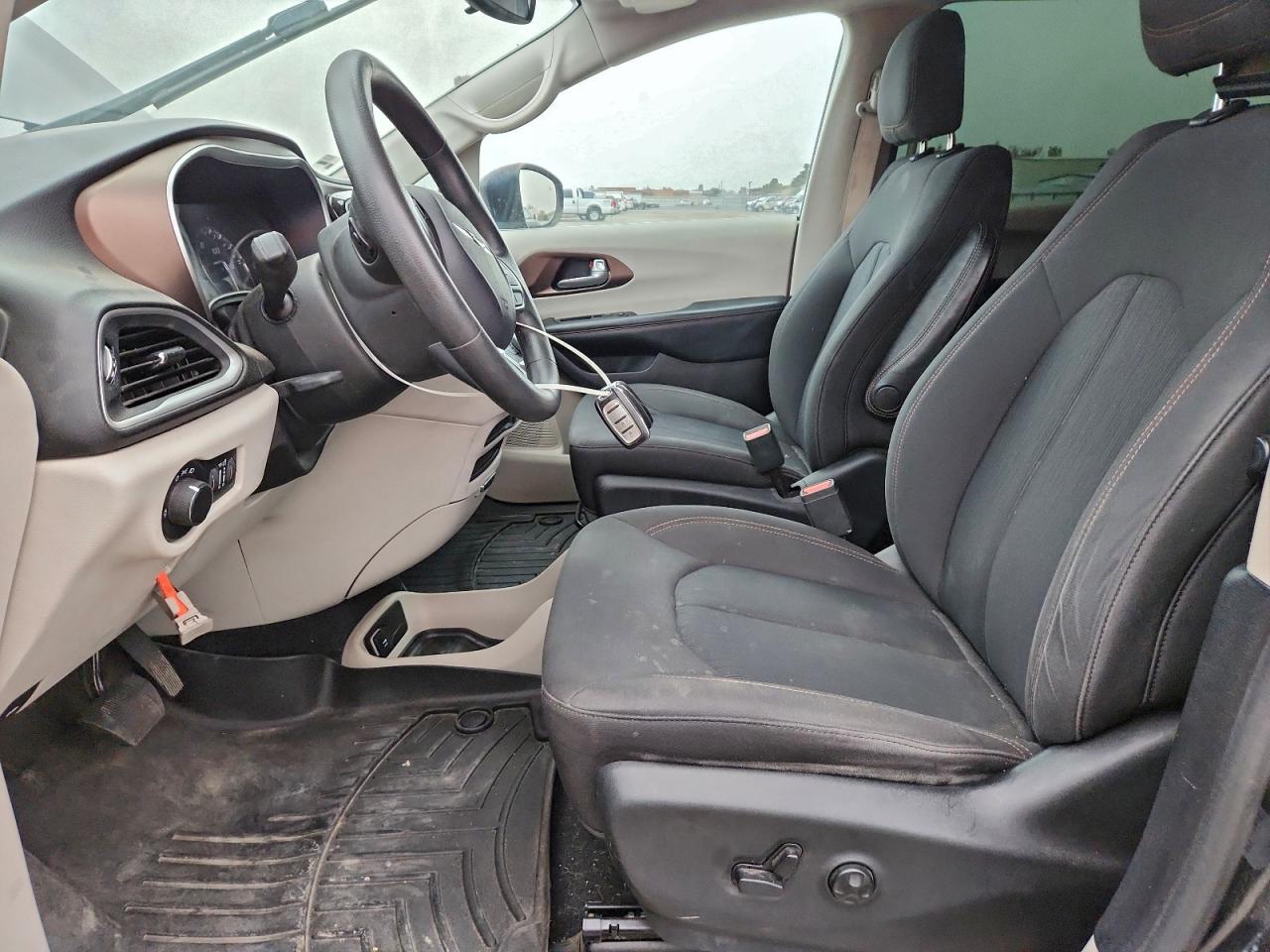 2017 Chrysler Pacifica Lx VIN: 2C4RC1CGXHR565774 Lot: 95929725