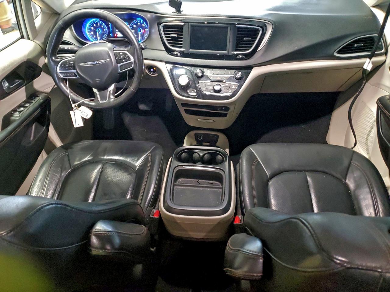 2020 Chrysler Pacifica Touring L VIN: 2C4RC1BG4LR272690 Lot: 94638175