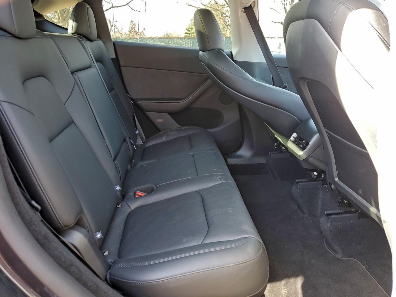 2025 Tesla Model Y VIN: 7SAYGDEE9SA360463 Lot: 94272875