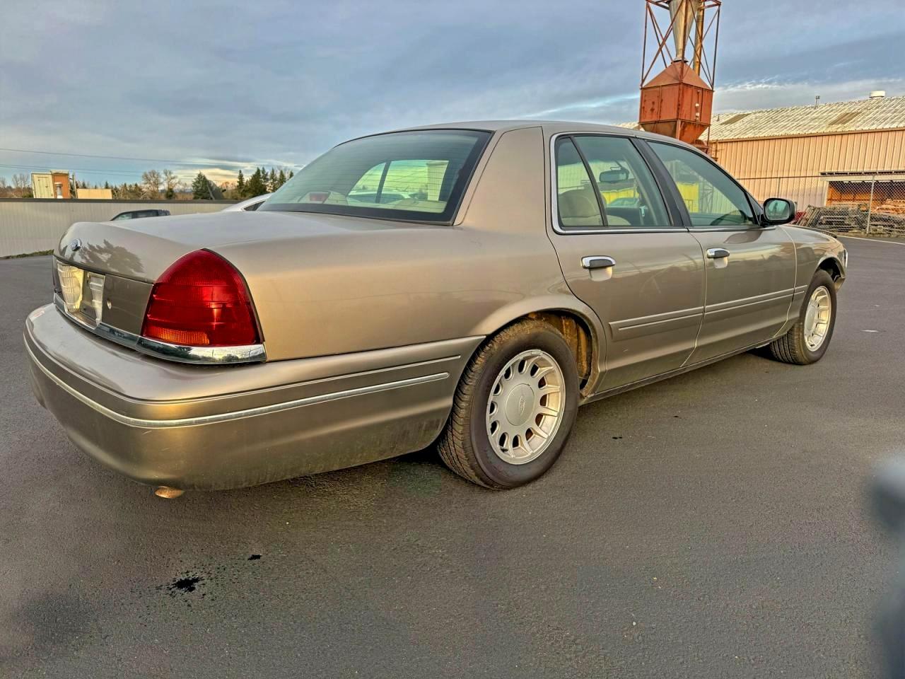 2001 Ford Crown Victoria Lx VIN: 2FAFP74W41X162882 Lot: 97671745