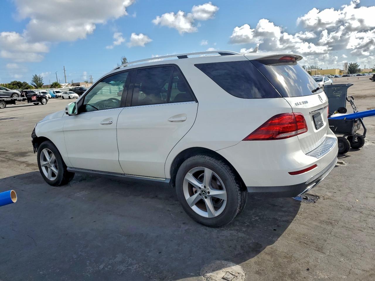 Фото: 4JGDA5JB8JB153691