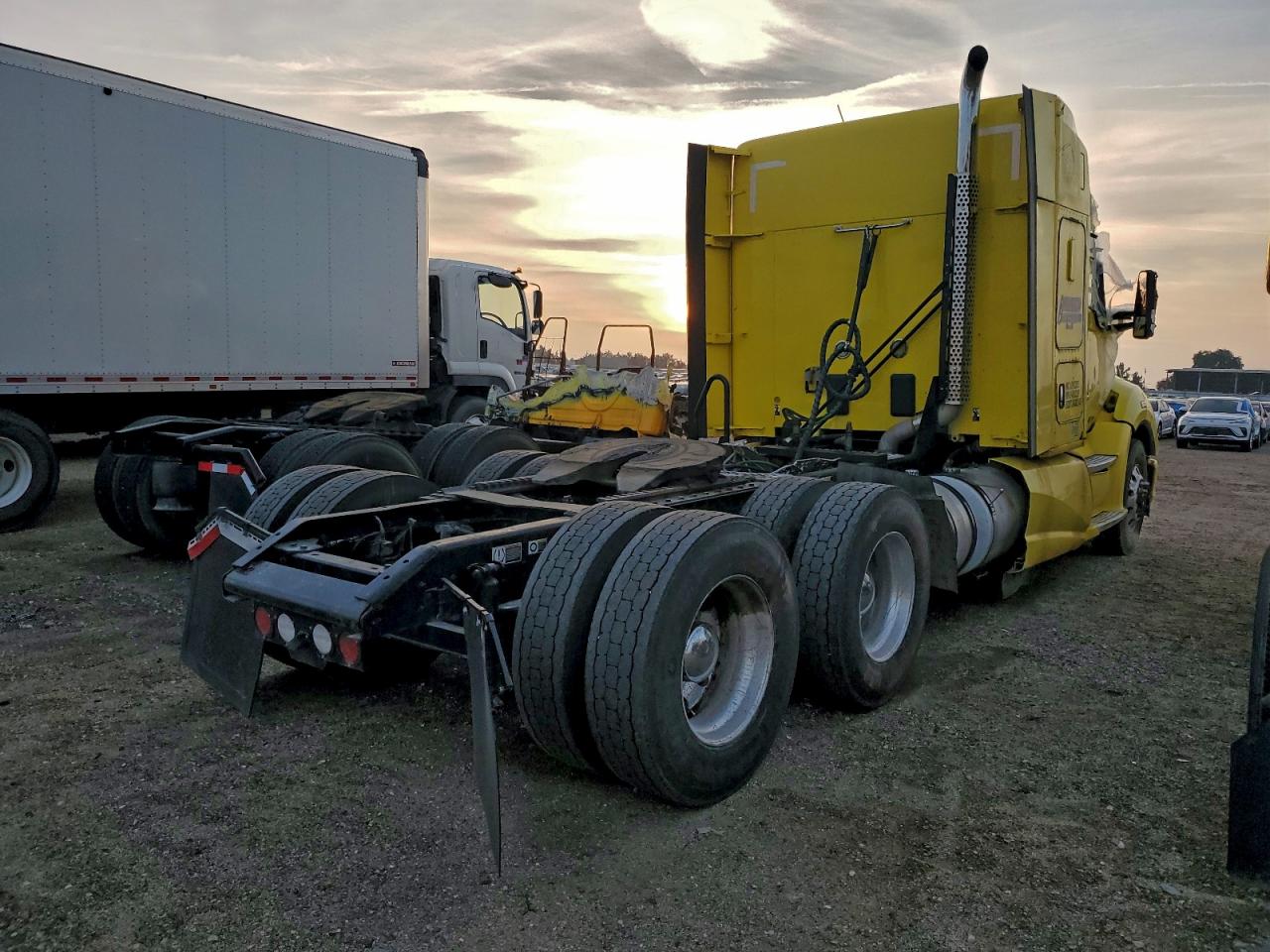 2020 Kenworth Constructi - Semi Truck VIN: 3WKYDP9X4LF416219 Lot: 94371375