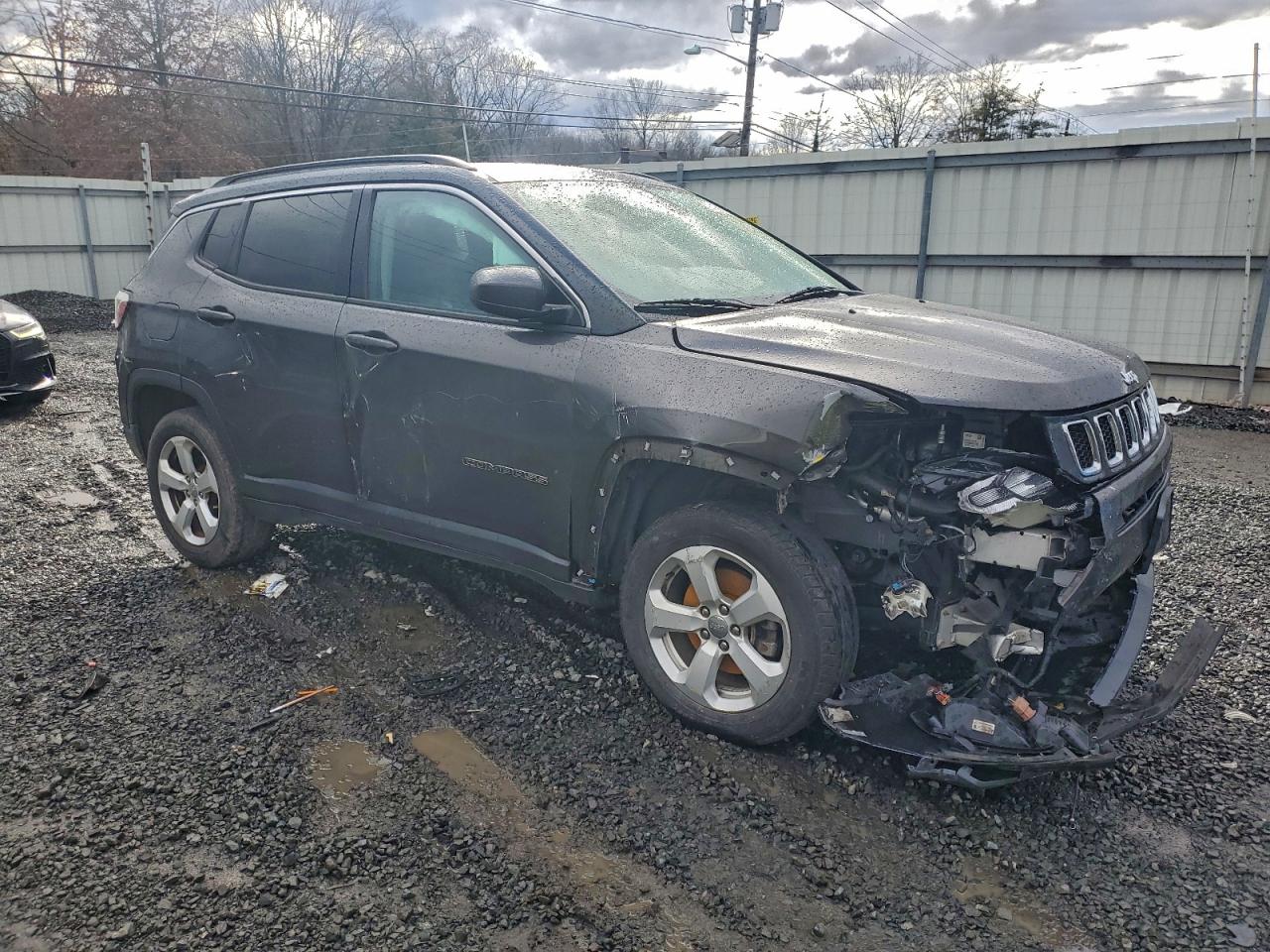 2018 Jeep Compass Latitude VIN: 3C4NJDBBXJT161694 Lot: 97439235