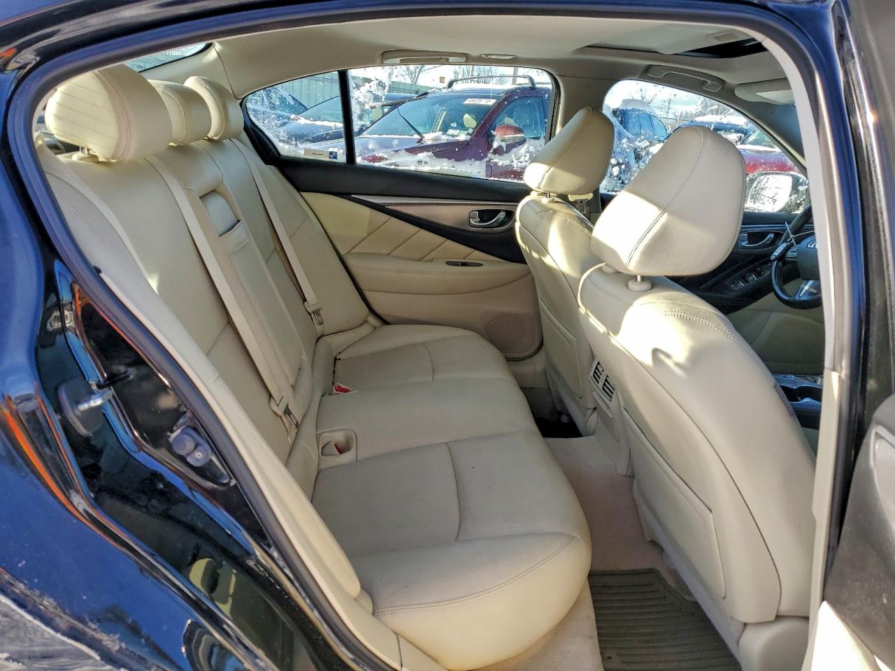 2015 Infiniti Q50 Base VIN: JN1BV7AR4FM398222 Lot: 94950745