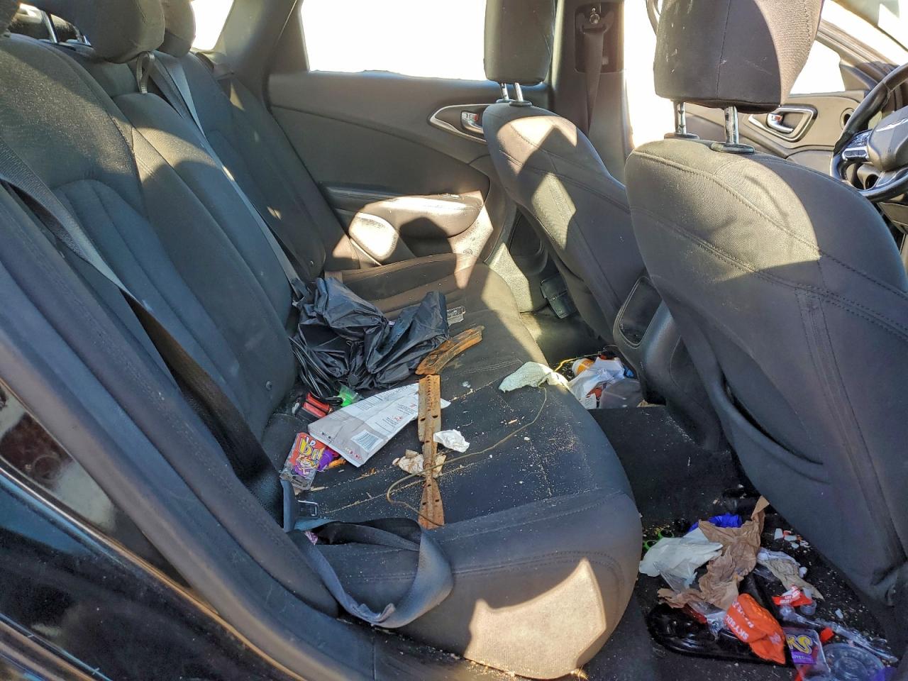 2015 Chrysler 200 Limited VIN: 1C3CCCAB1FN639896 Lot: 94065795