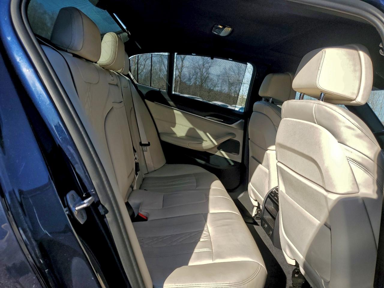 Фото: WBAJA7C50KWC78009