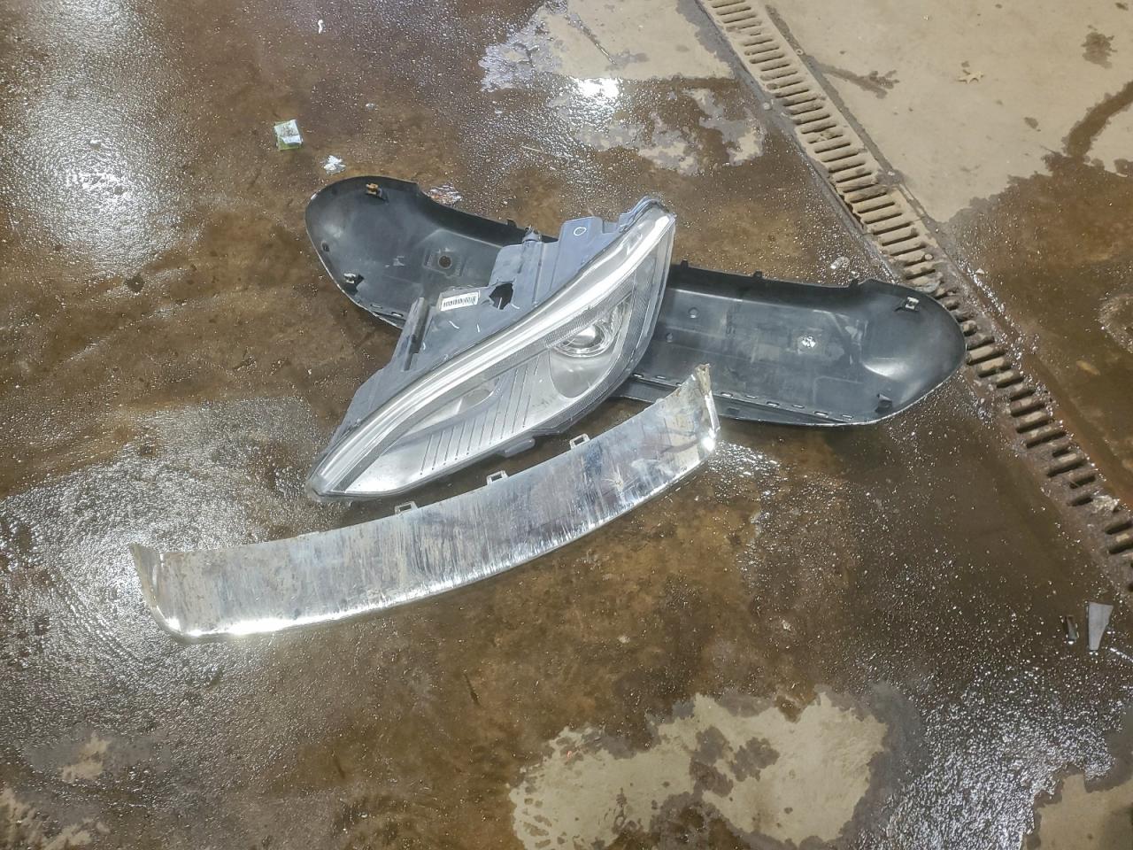 2015 Tesla Model S 90D VIN: 5YJSA1V22FF097928 Lot: 94387055