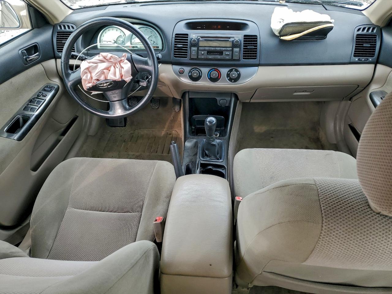 2002 Toyota Camry Le VIN: JTDBE32K820075090 Lot: 94753735