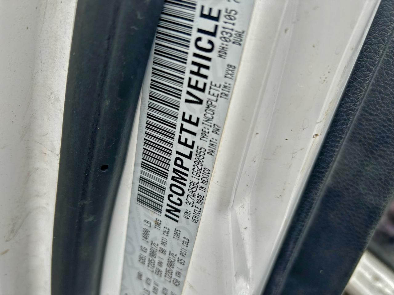 Фото: 3C7WRSBL1GG290955