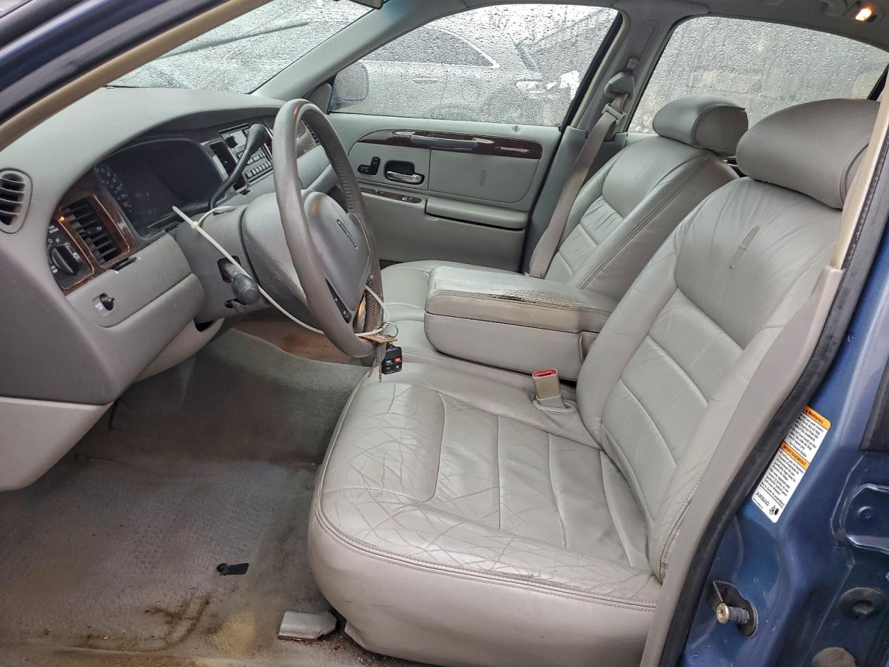 2000 Lincoln Town Car Executive VIN: 1LNHM81W8YY785286 Lot: 96403955