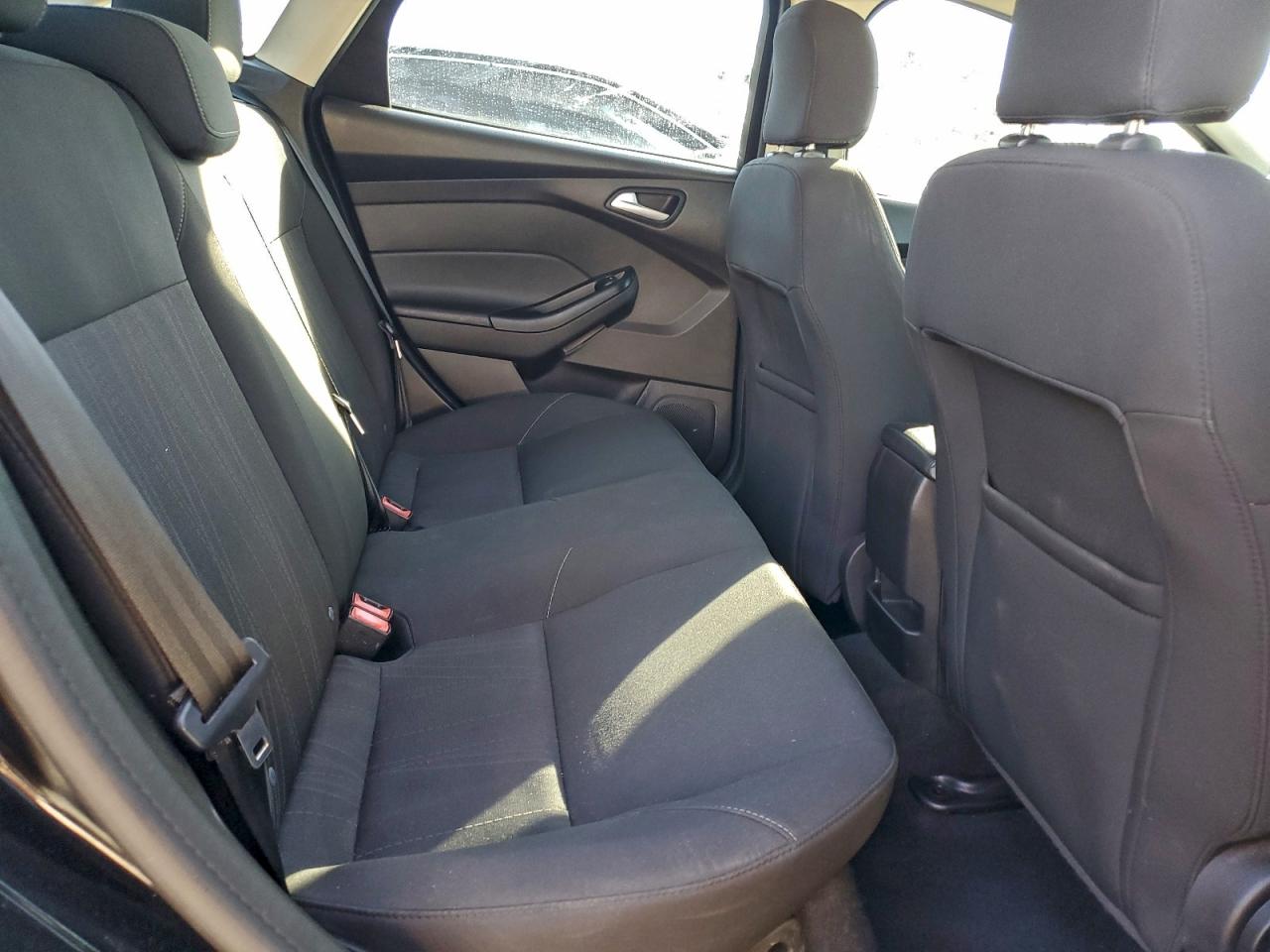 2016 Ford Focus Se VIN: 1FADP3F22GL292448 Lot: 95342305