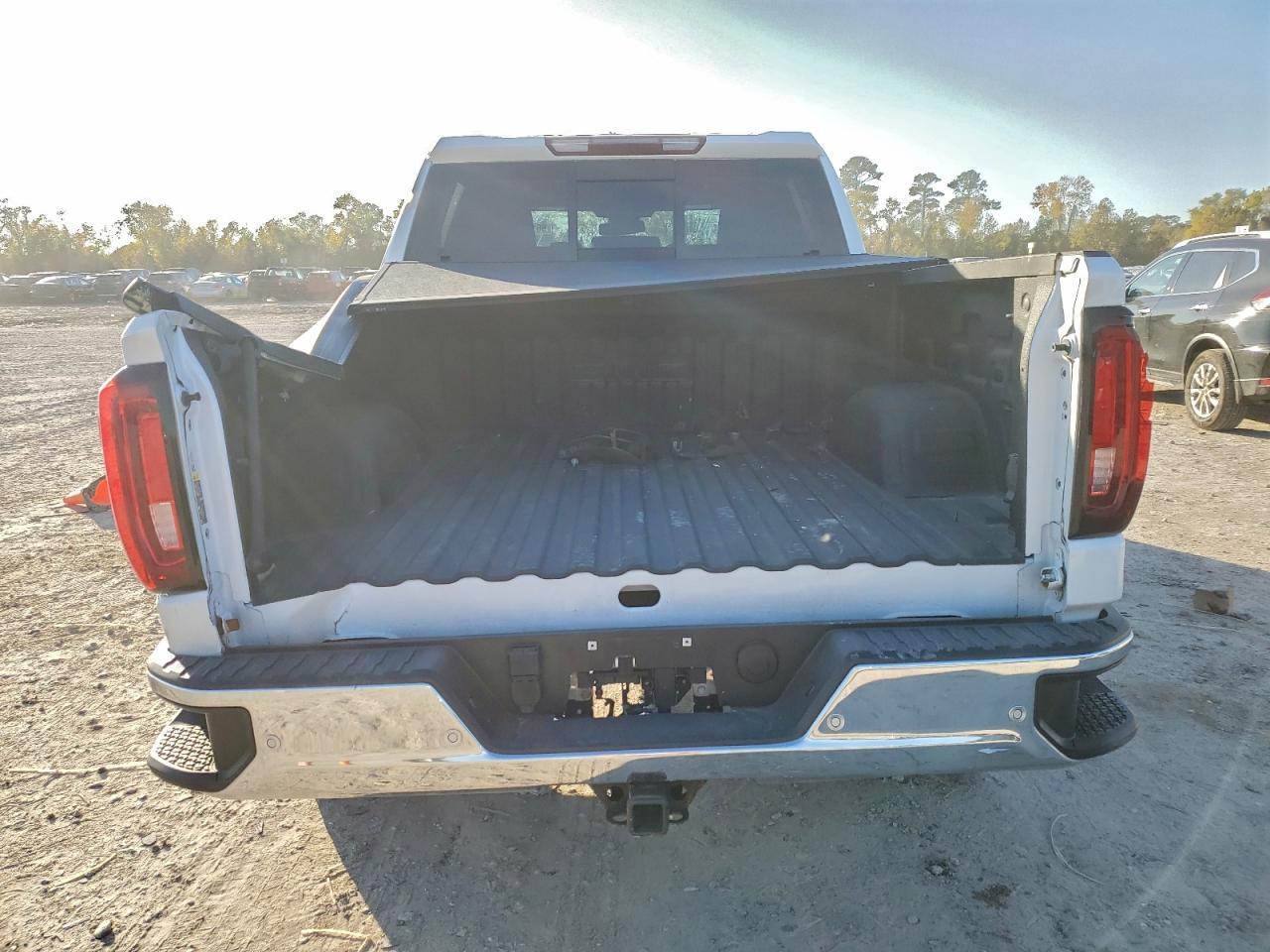 2022 GMC Sierra K1500 Slt VIN: 3GTUUDED6NG548581 Lot: 96137105