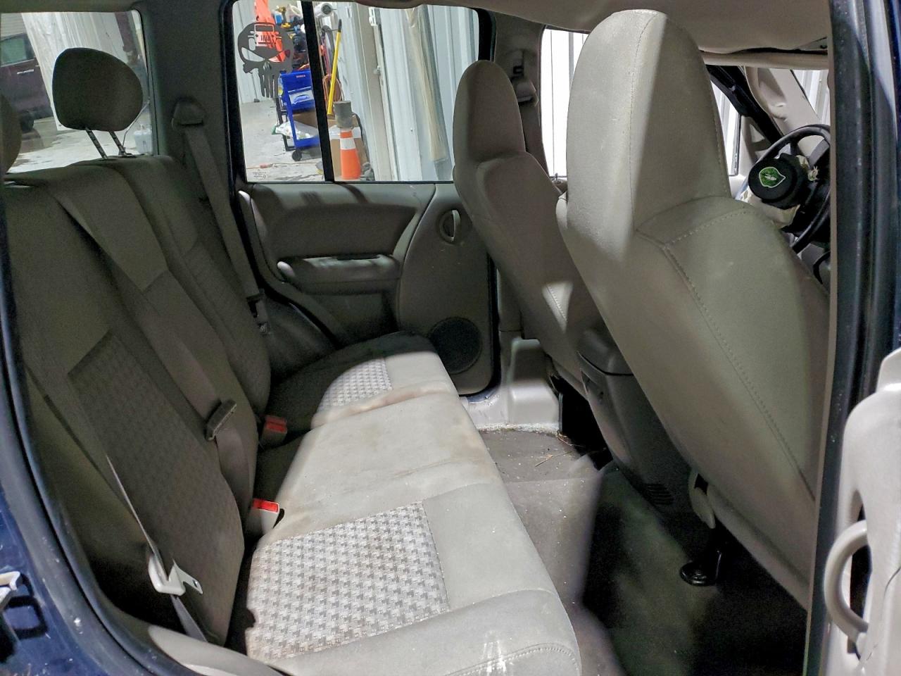 2005 Jeep Liberty Sport VIN: 1J4GL48K15W601984 Lot: 94591595