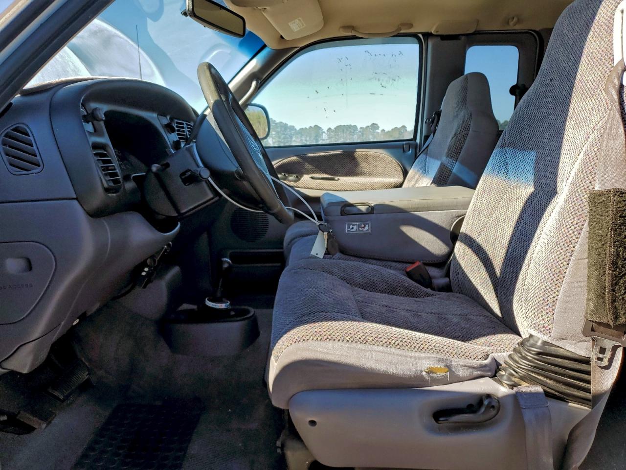 1998 Dodge Ram 1500 VIN: 1B7HF13Z0WJ225684 Lot: 94952885