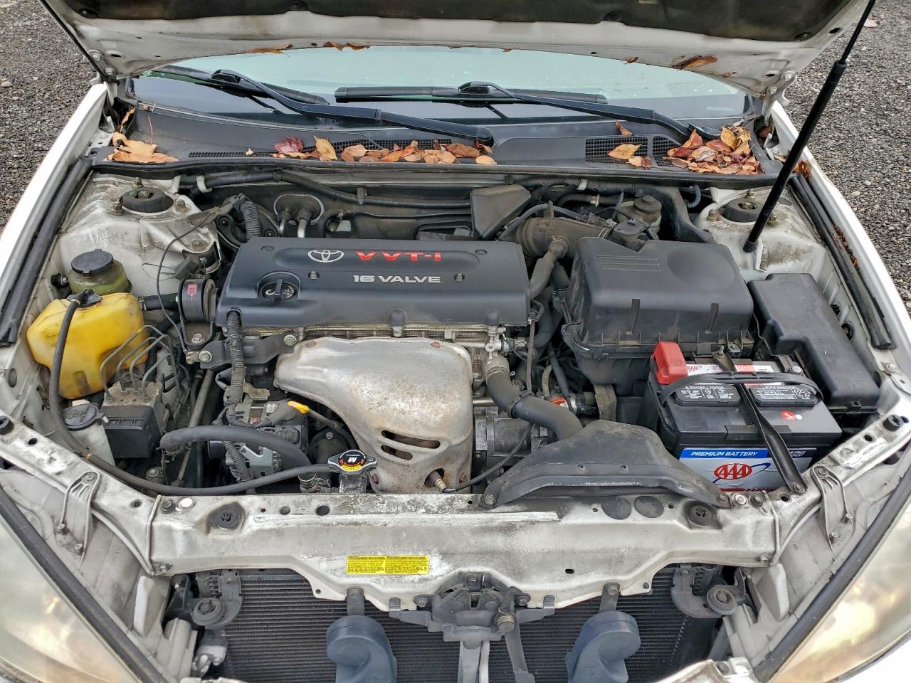 2004 Toyota Camry Le VIN: JTDBE30K740262861 Lot: 94956075