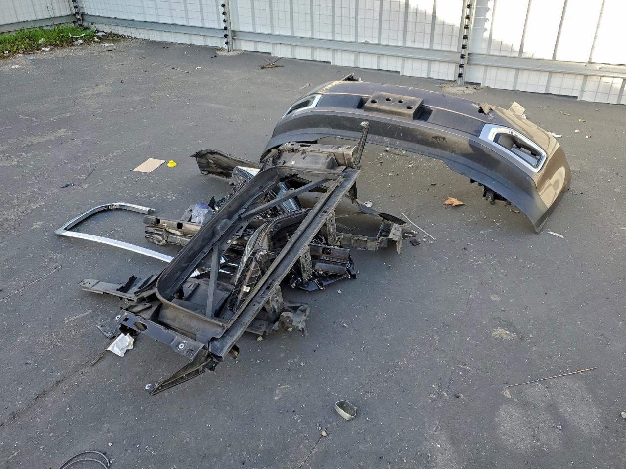 2015 GMC Yukon Xl K1500 Sle VIN: 1GKS2GEC3FR709223 Lot: 95018765