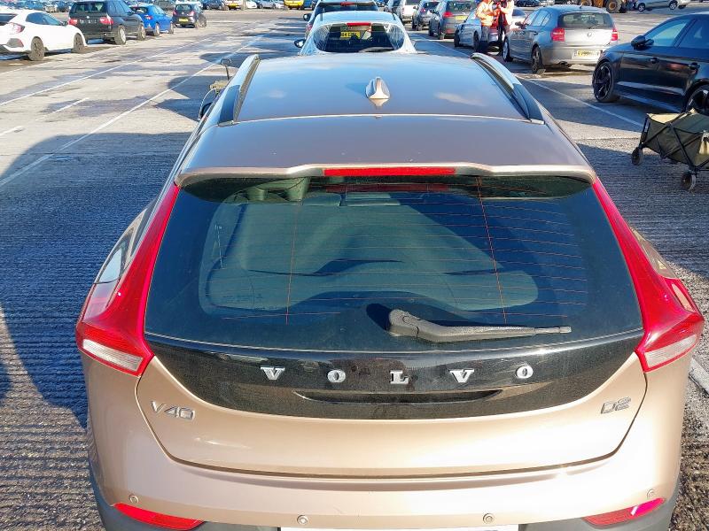 2015 VOLVO V40 D2 CROSS COUNTRY LUX NAV 5DR