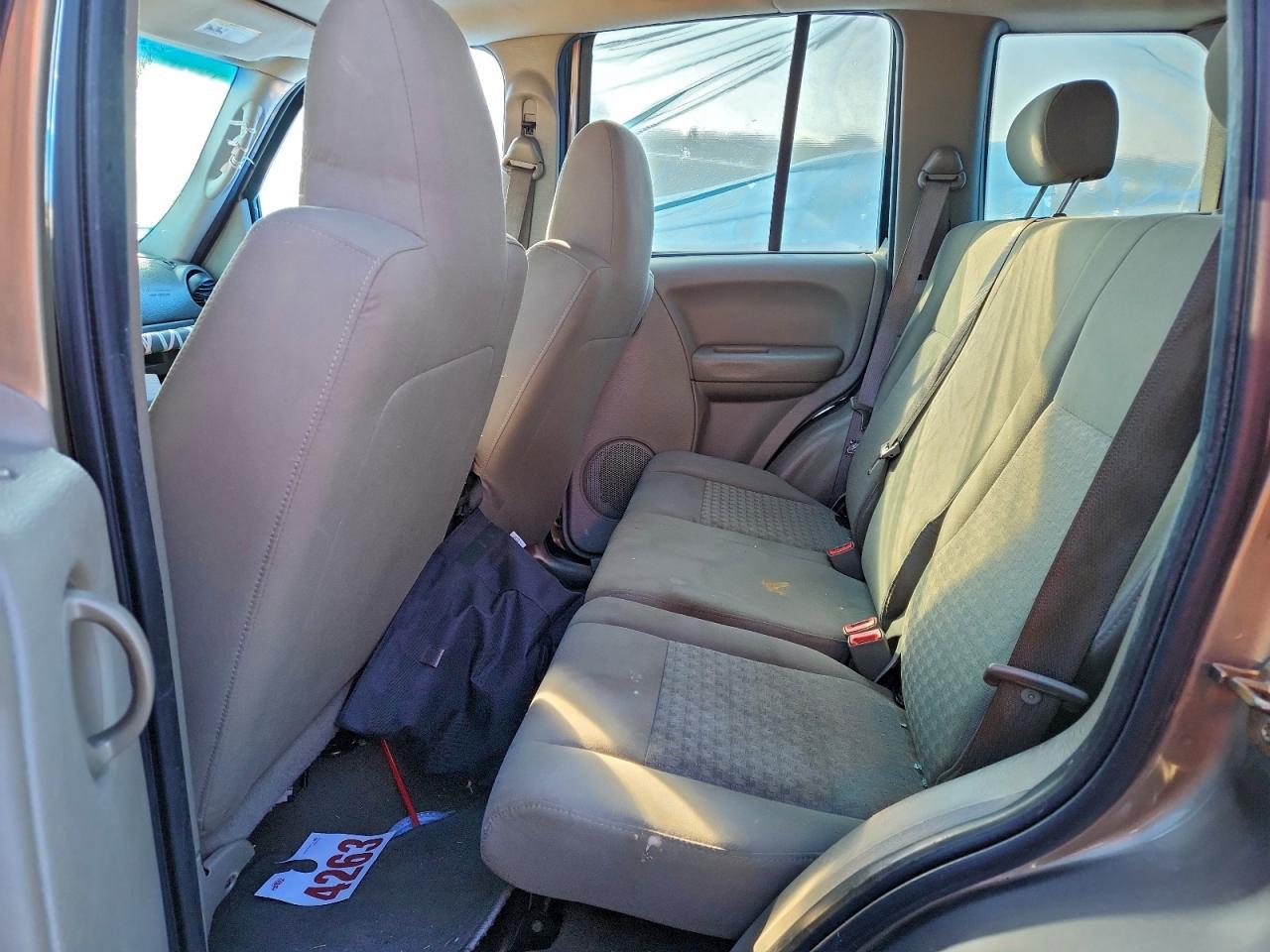 2007 Jeep Liberty Sport VIN: 1J4GL48K27W665759 Lot: 95868445