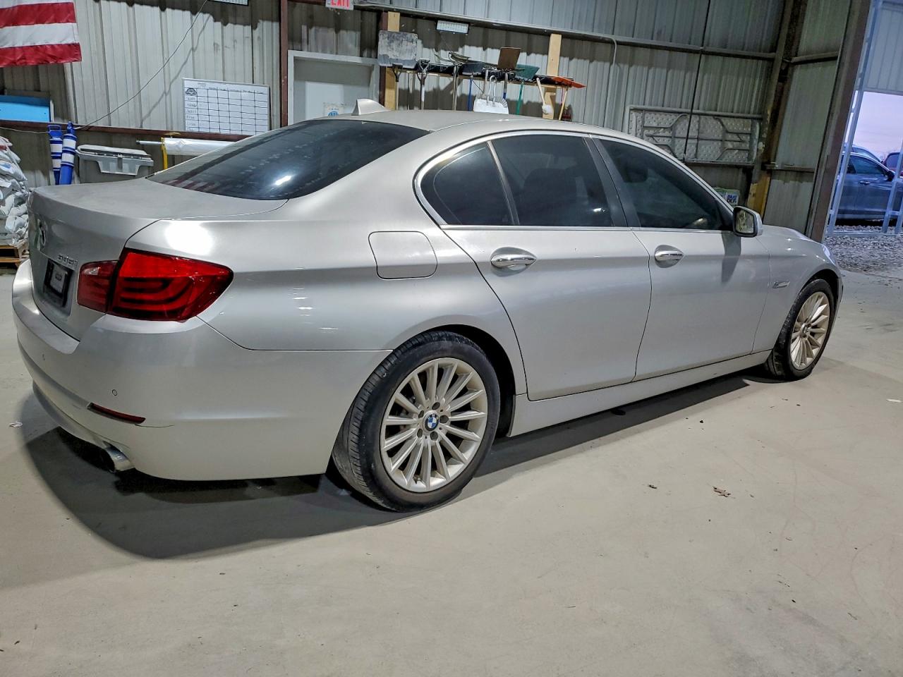 Фото: WBAFR7C57DC817922