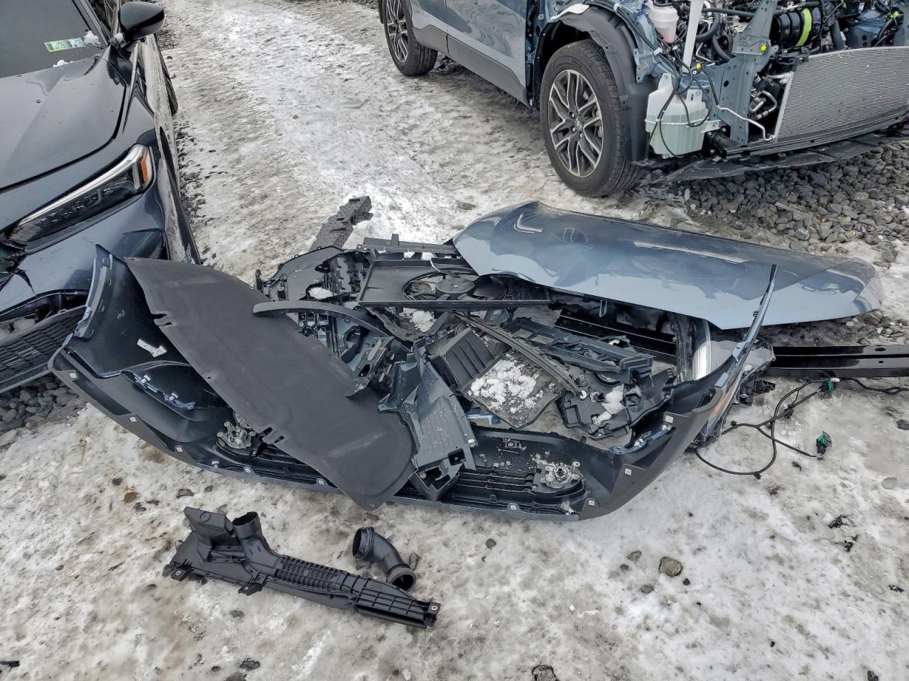 2026 Toyota Corolla Cross Xle VIN: 7MUDAABG0TV147943 Lot: 95503835