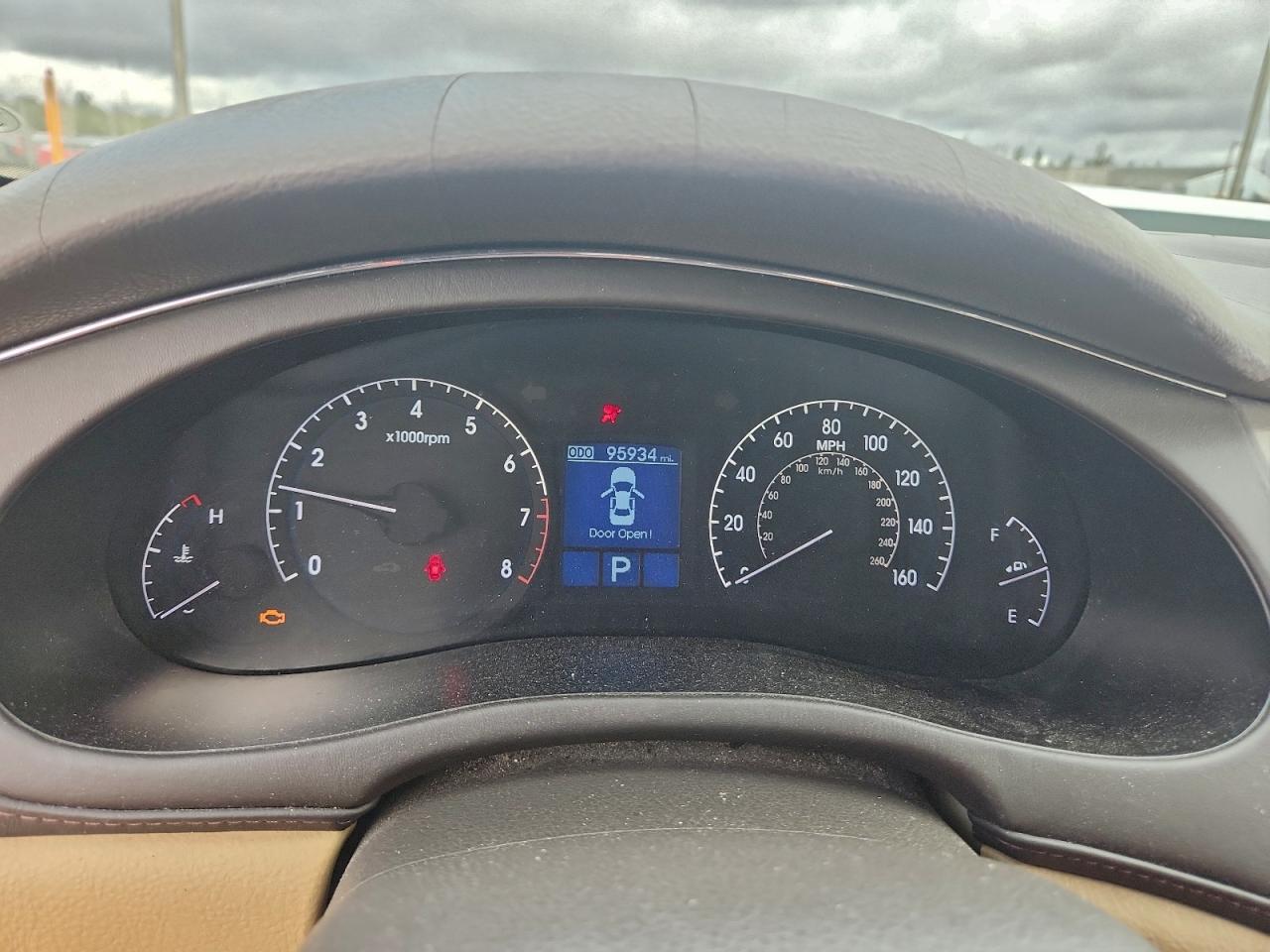 2011 Hyundai Genesis 3.8L VIN: KMHGC4DE2BU132154 Lot: 95239205